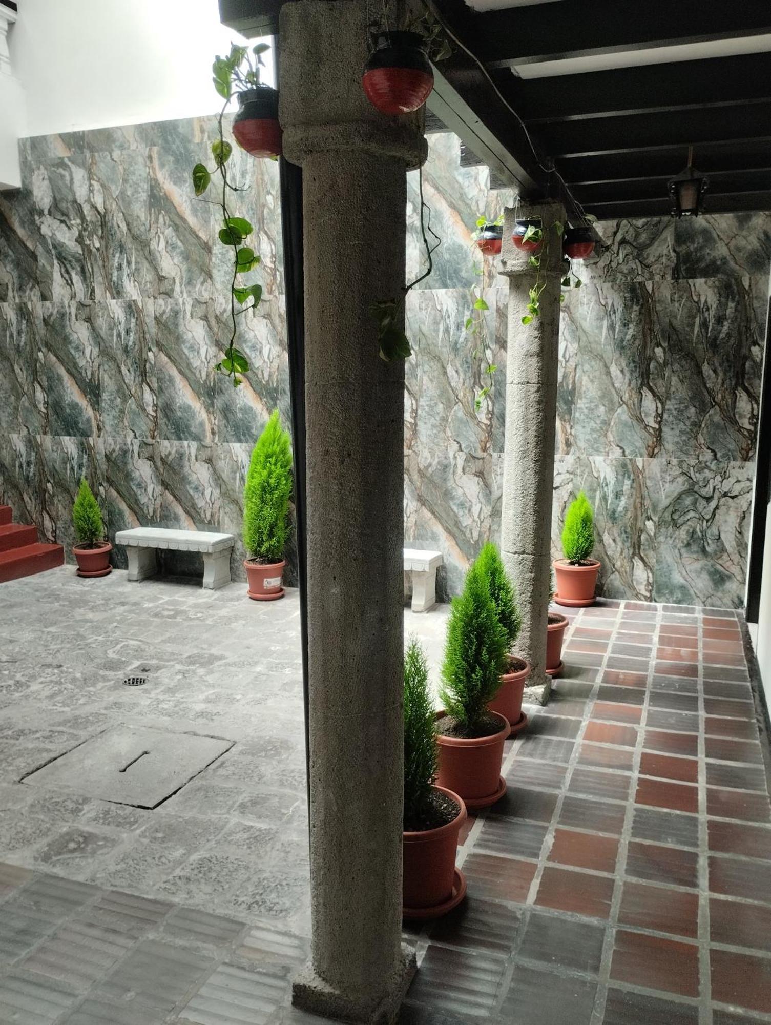 Hostal Flores Quito Exterior photo